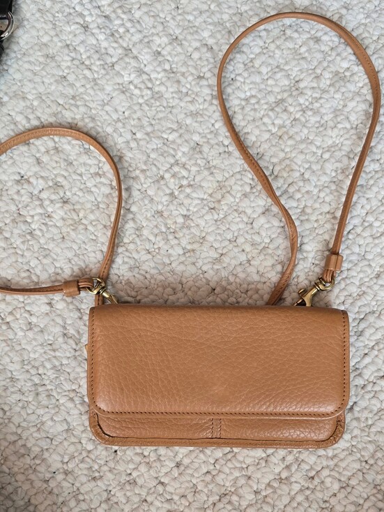 Coach Handbags - Vintage Coach Tan Pebbled Leather Crossbody Wallet / Clutch – Detachable Strap